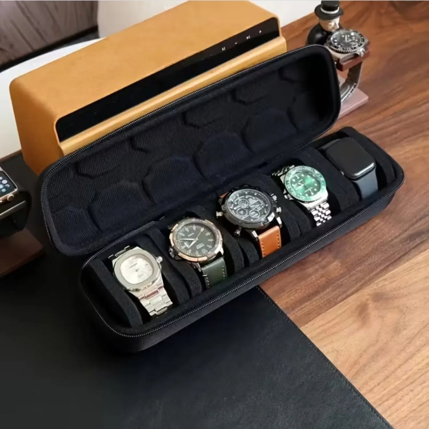 5-Slot Travel Watch Case - Stylish Organizer for Smart Watches