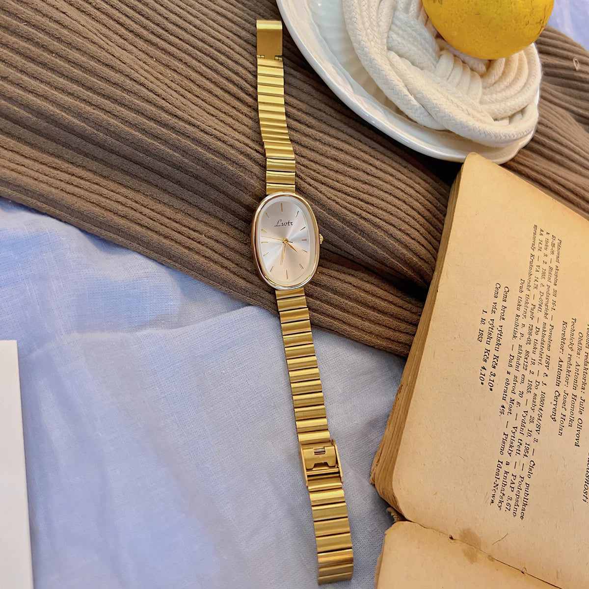 Elegant Women's Gold Bracelet Watch - Vintage Style